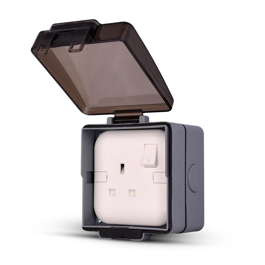 Weatherproof-3-Gang-Socket-enclosure,-Flush-mounted